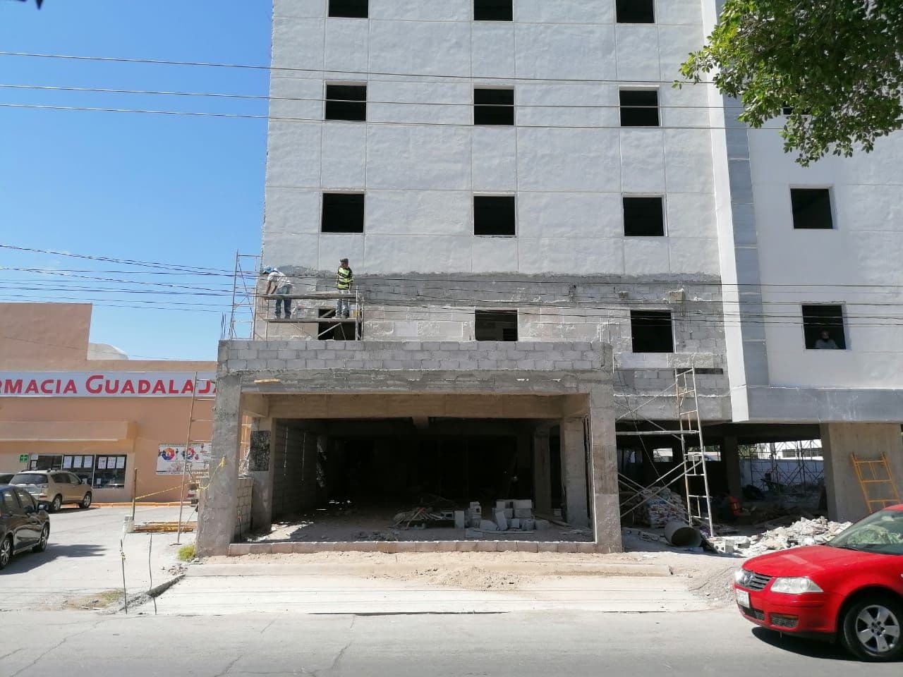 Hotel de 5 pisos: Fachada en proceso