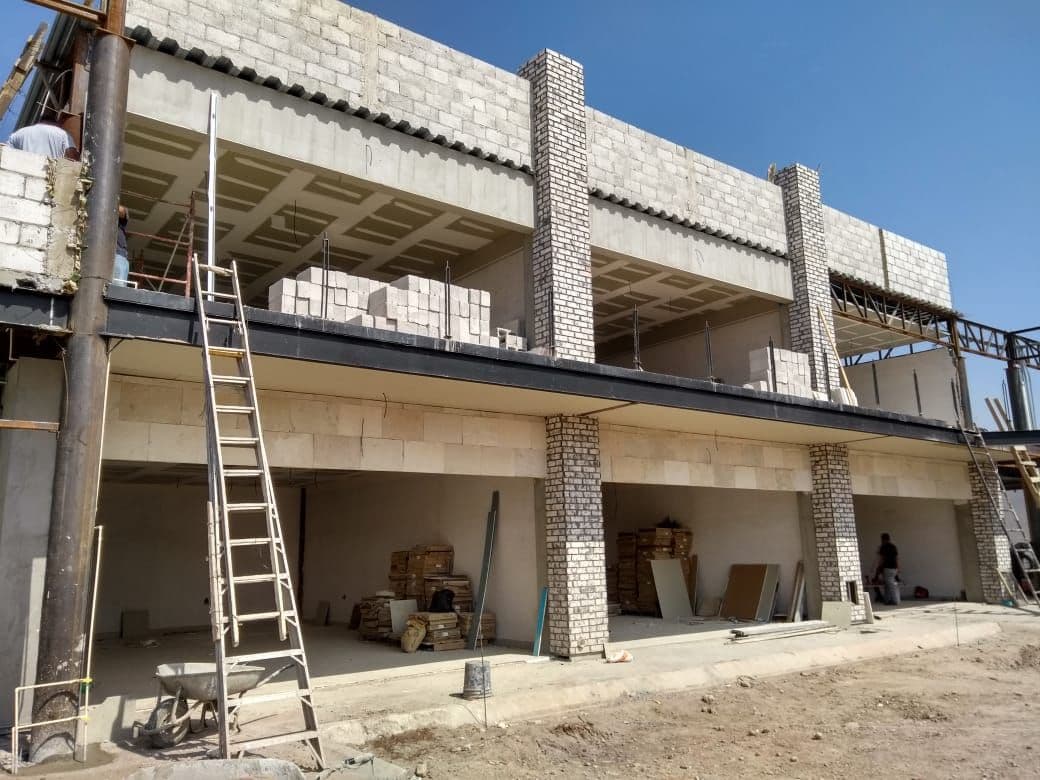 Plaza comercial en etapa de acabados